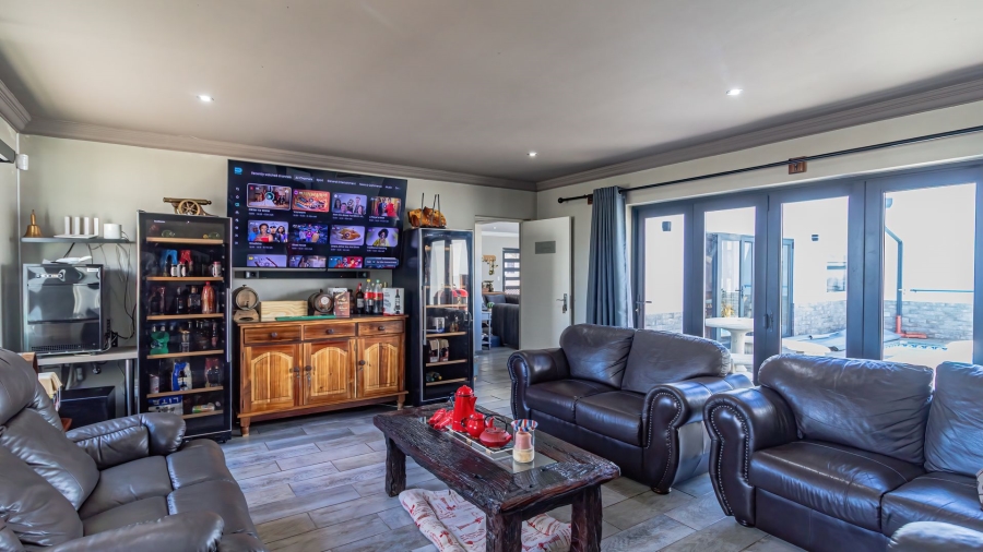 10 Bedroom Property for Sale in Jacobsbaai Western Cape